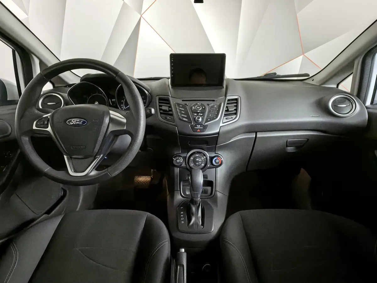 Ford Fiesta 1.4 MT (80 л.с.) Ghia Белый в АВИЛОН. Слайд №14