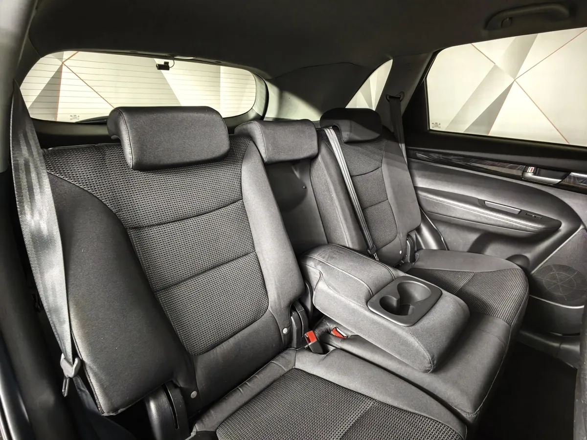 Kia Sorento 2.4 AT 4WD (175 л.с.) Luxe Черный в АВИЛОН. Слайд №16