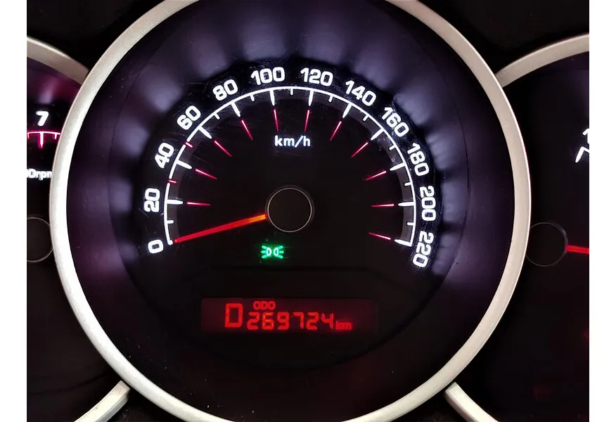 Kia Venga 1.6 AT (125 л.с.) Белый в АВИЛОН. Слайд №18