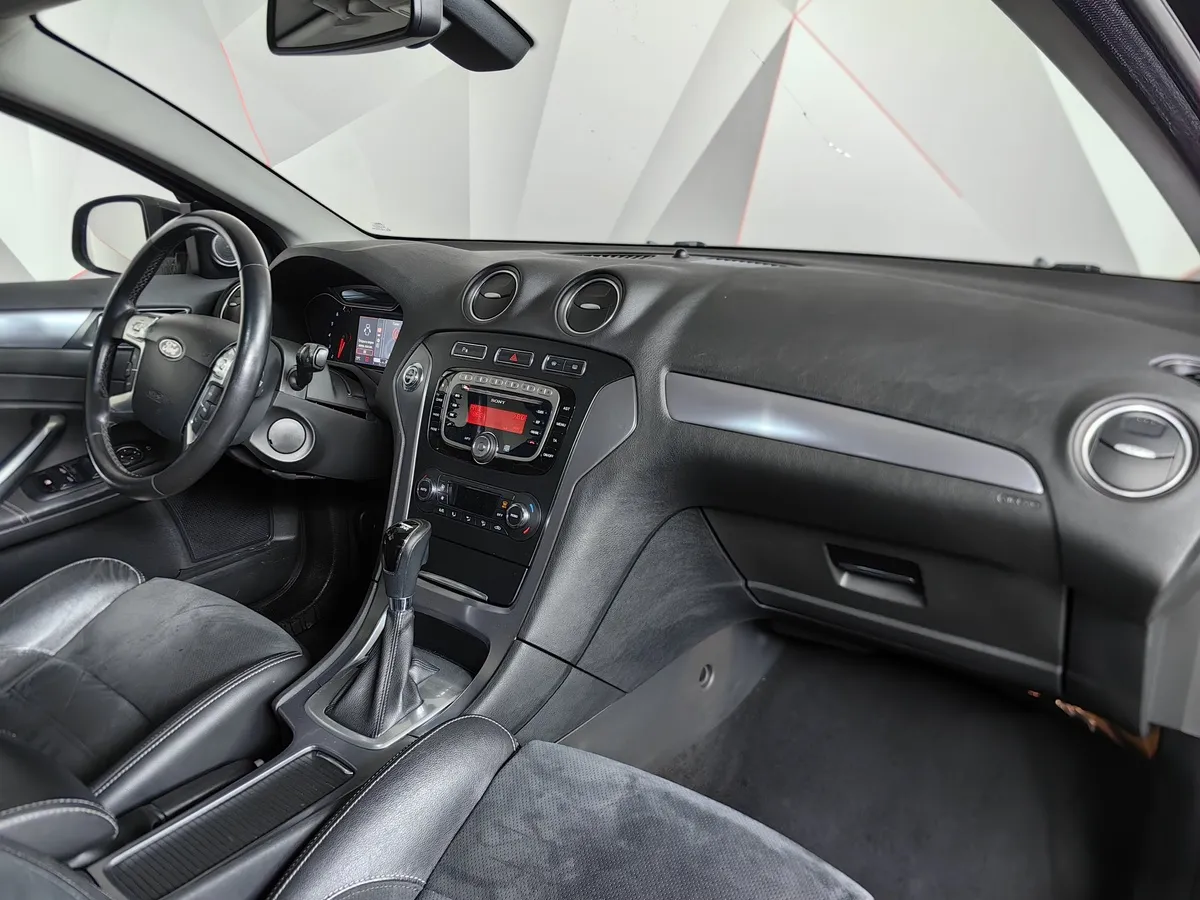 Ford Mondeo 2.0 EcoBoost AT (199 л.с.) Titanium Черный в АВИЛОН. Слайд №13