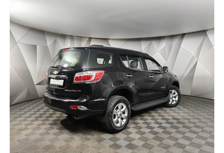 Chevrolet TrailBlazer 2.8 D AT AWD (180 л.с.) LT Черный в АВИЛОН. Слайд №2