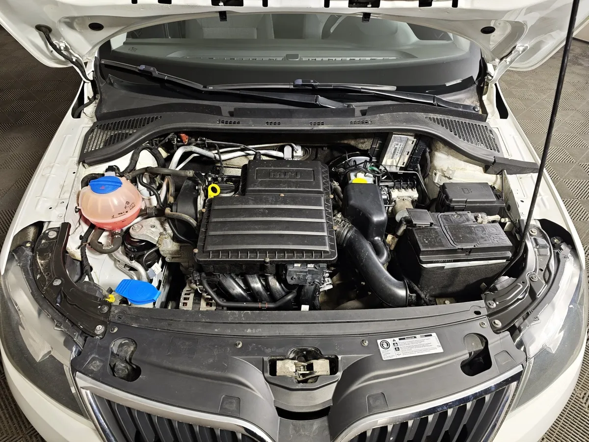 Skoda Rapid 1.6 MT (90 л.с.) Белый в АВИЛОН. Слайд №11