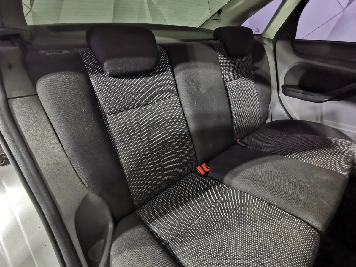 Ford Focus 1.6 MT (101 л.с.) Comfort Серебристый в АВИЛОН. Слайд №14