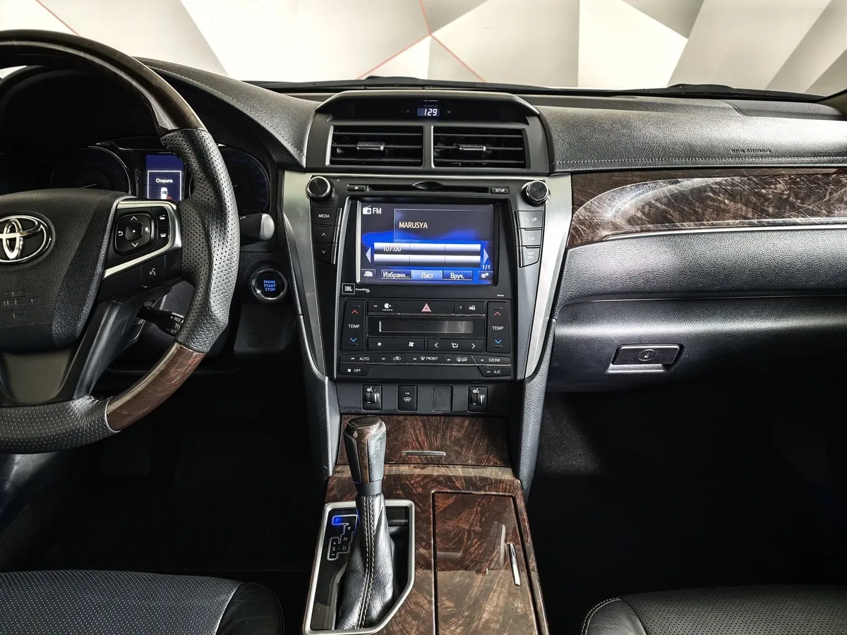 Toyota Camry 2.5 AT (200 л.с.) Белый в АВИЛОН. Слайд №15