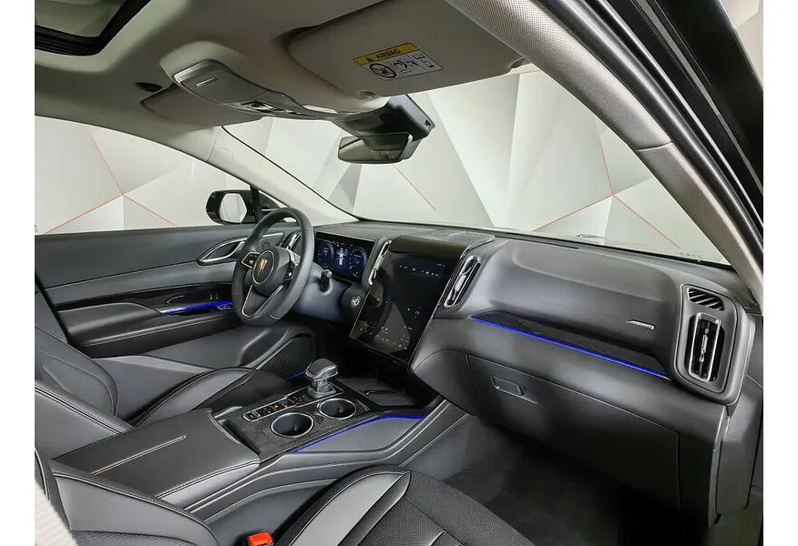 Hongqi HS3 2.0T 8AT 4WD (245 л.с.) Deluxe Черный в АВИЛОН. Слайд №12