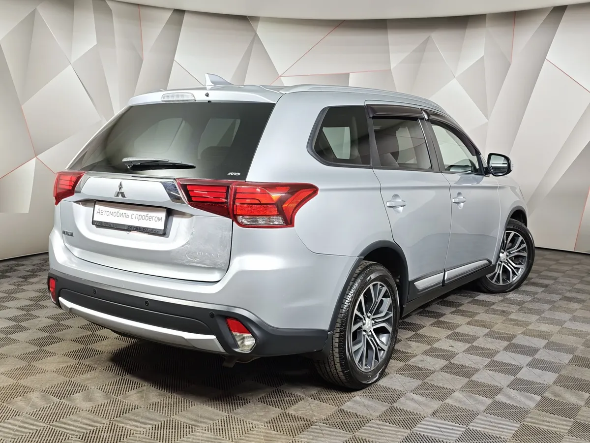 Mitsubishi Outlander 2.0 MIVEC CVT 4WD (146 л.с.) Intense Plus Серебристый в АВИЛОН. Слайд №2