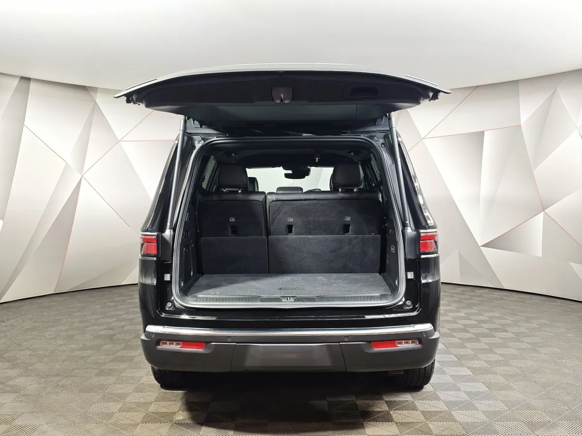 Jeep Grand Wagoneer 5.7 AT 4WD (397 л.с.) 7 мест Overland Черный в АВИЛОН. Слайд №12