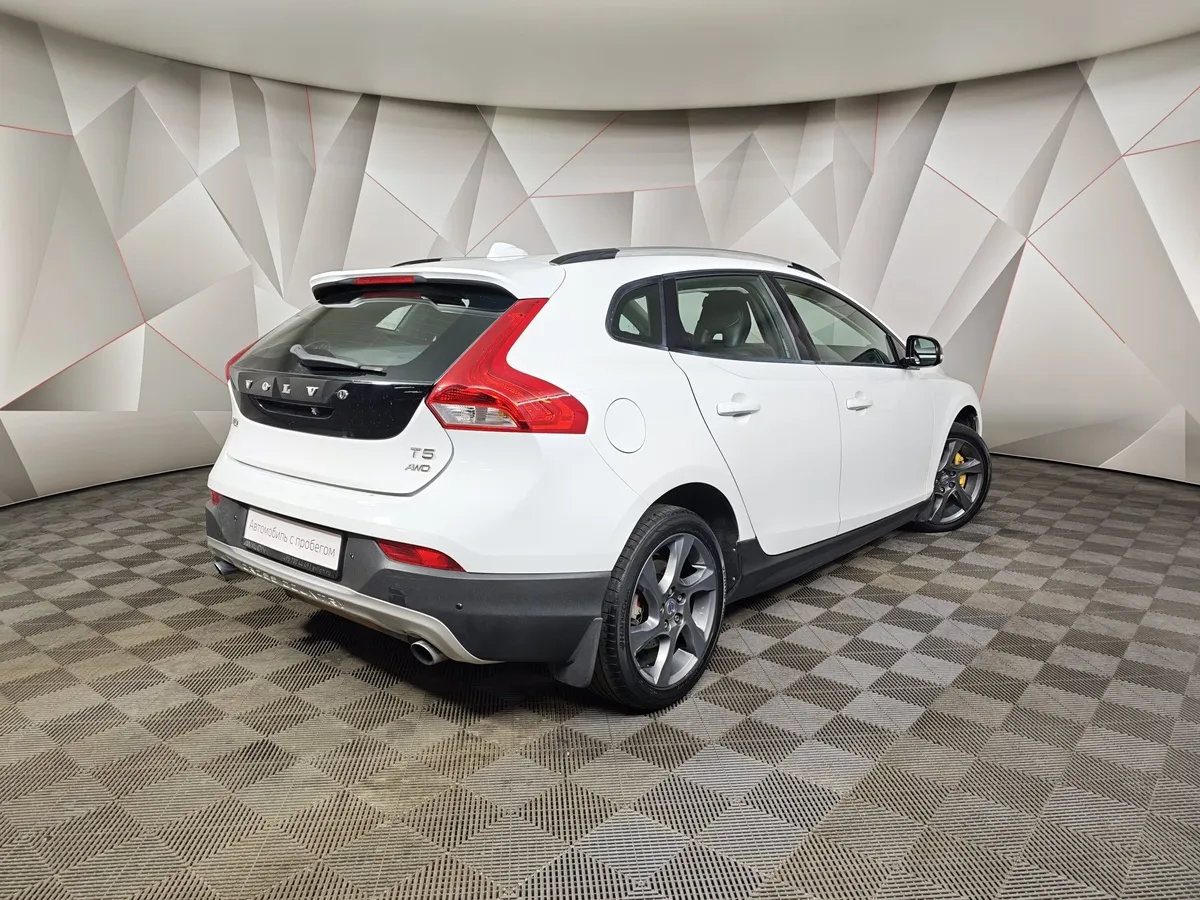 Volvo V40 2.0 T5 Geartronic AWD (213 л.с.) Белый в АВИЛОН. Слайд №2