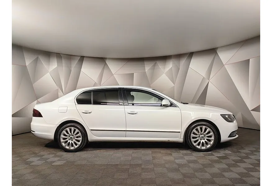 Skoda Superb 1.8 TSI DSG (152 л.с.) Белый в АВИЛОН. Слайд №6