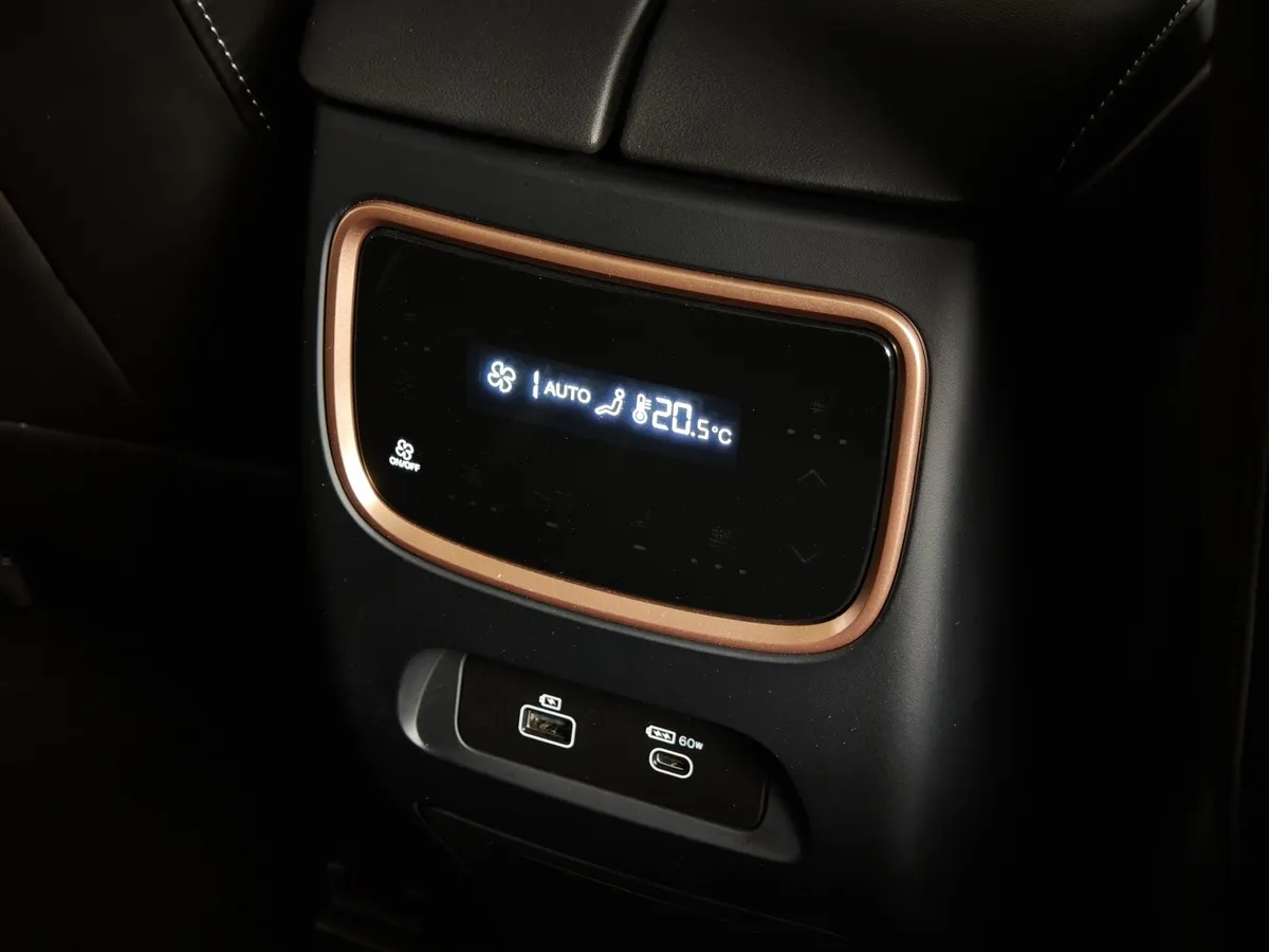 EXEED VX 2.0 AT AWD (249 л.с.) 7 мест President Черный в АВИЛОН. Слайд №29
