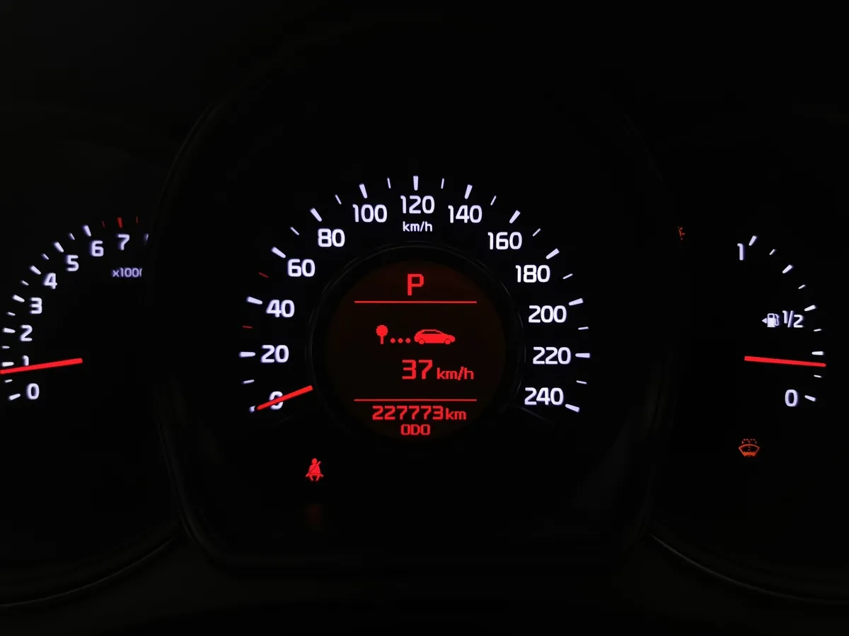 Kia Ceed 1.6 AT (130 л.с.) Luxe RED Line Черный в АВИЛОН. Слайд №17