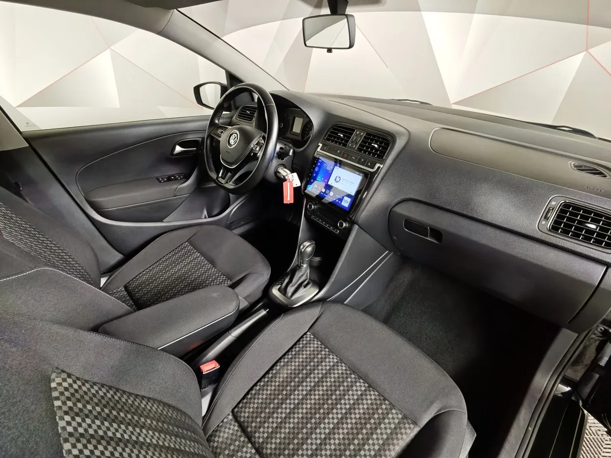 Volkswagen Polo 1.6 MPI AT (110 л.с.) Highline Черный в АВИЛОН. Слайд №13
