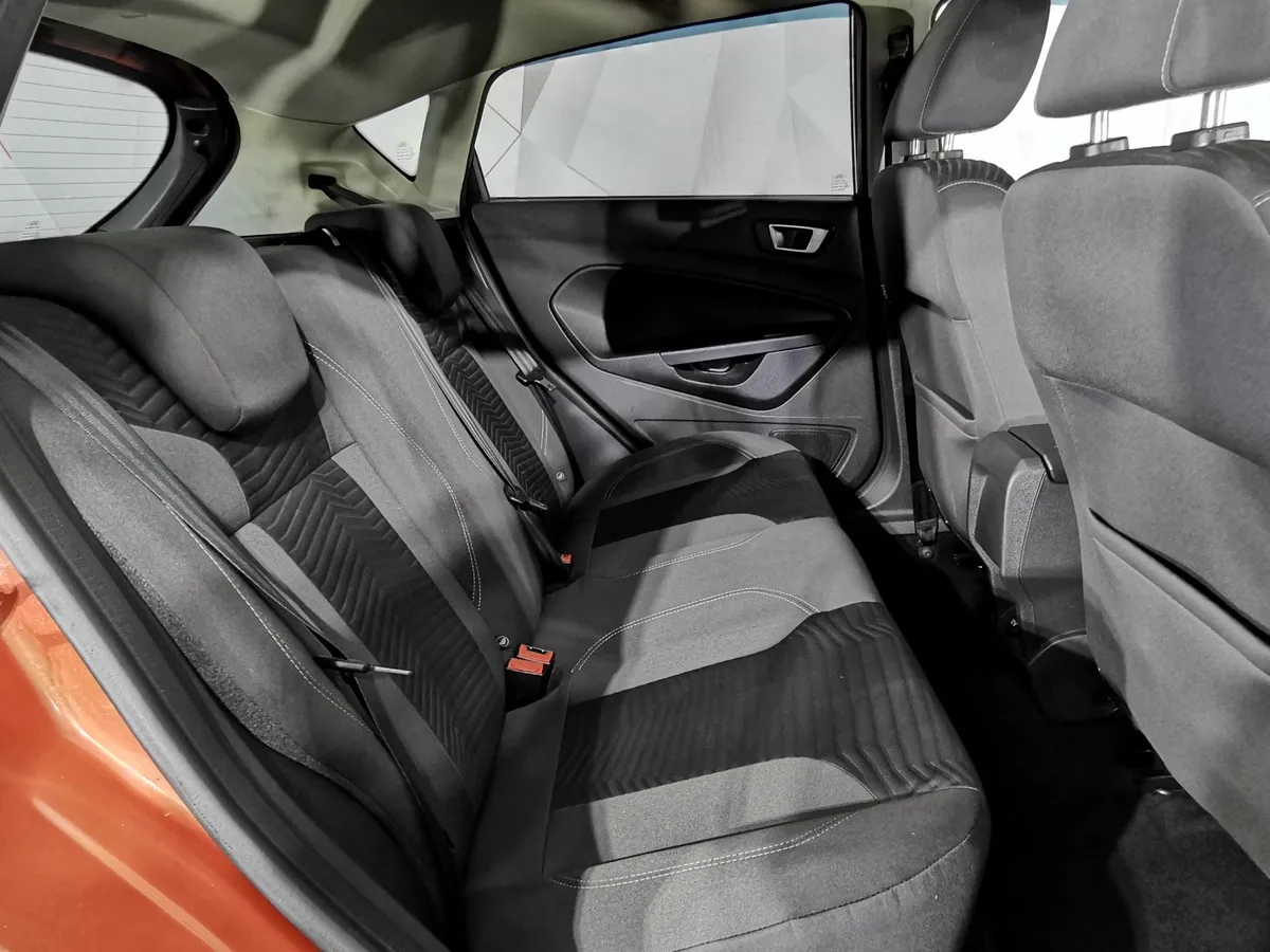Ford Fiesta 1.4 MT (80 л.с.) Ghia Оранжевый в АВИЛОН. Слайд №15