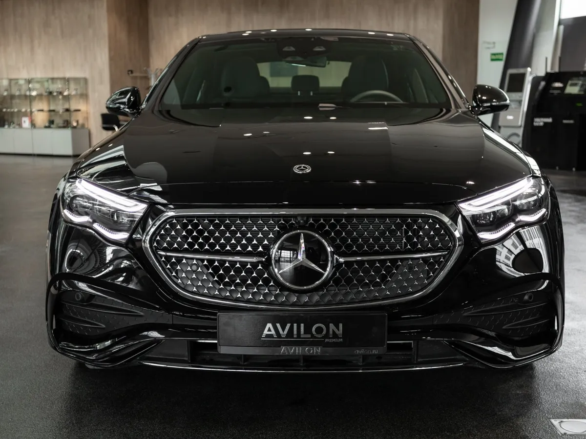 Mercedes-Benz E-Класс E 300 4MATIC (258 л.с.) Черный в АВИЛОН. Слайд №4