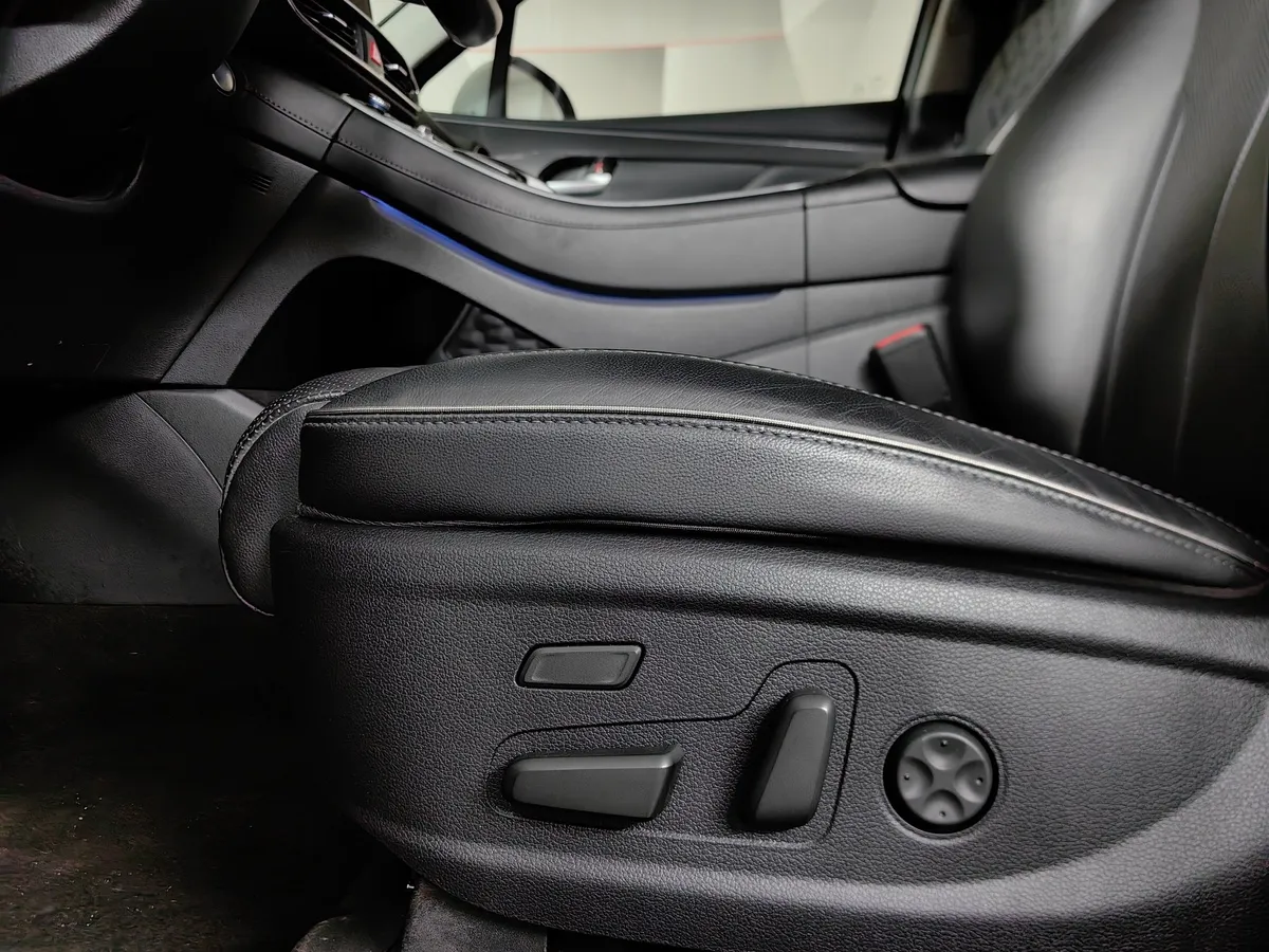 Hyundai Santa Fe 2.2 CRDi AWD 8AT (200 л.с.) High-Tech Серый в АВИЛОН. Слайд №24