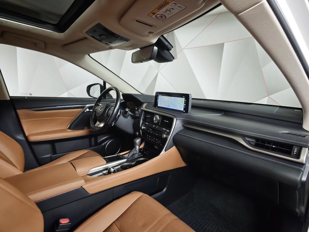 Lexus RX 2.0 AT AWD (238 л.с.) Executive Белый в АВИЛОН. Слайд №13