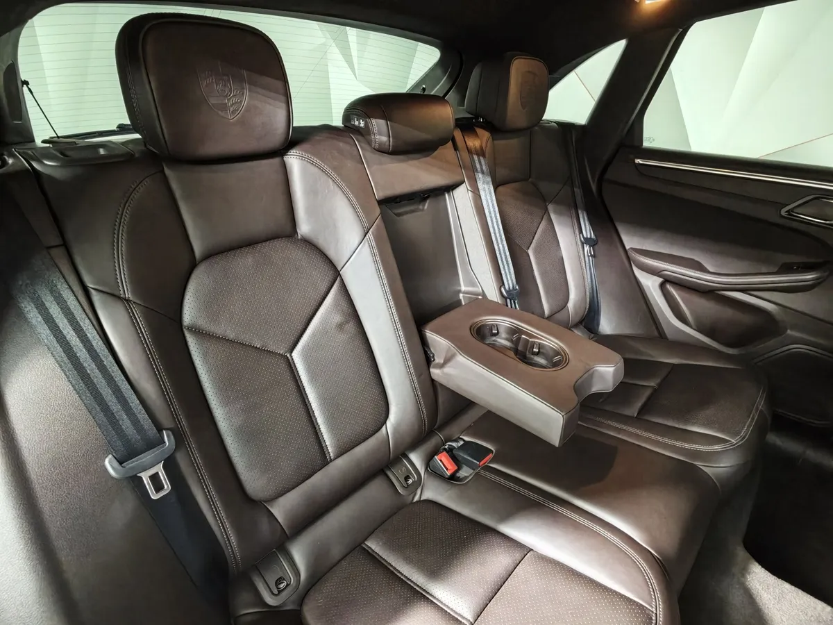 Porsche Macan 2.0 TFSI AMT 4WD (265 л.с.) R4 Коричневый в АВИЛОН. Слайд №17