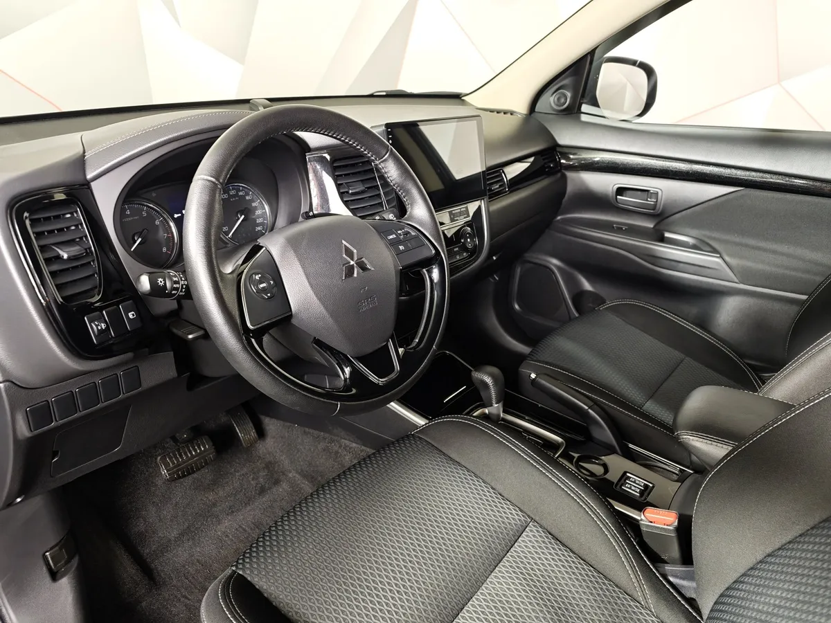 Mitsubishi Outlander 2.0 MIVEC CVT 2WD (146 л.с.) Intense Plus Черный в АВИЛОН. Слайд №19