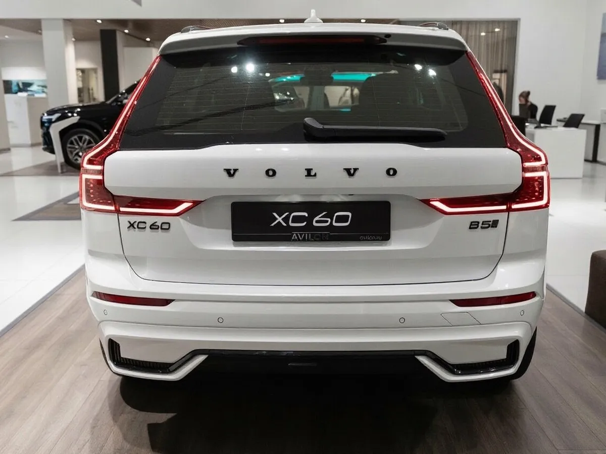 Volvo XC60 2.0 B5 8AT AWD (250 л.с.) Ultra Белый в АВИЛОН. Слайд №4
