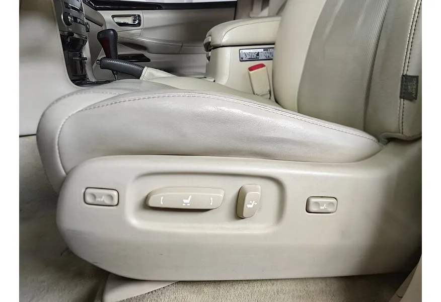 Lexus LX 570 AT (367 л.с.) Черный в АВИЛОН. Слайд №21