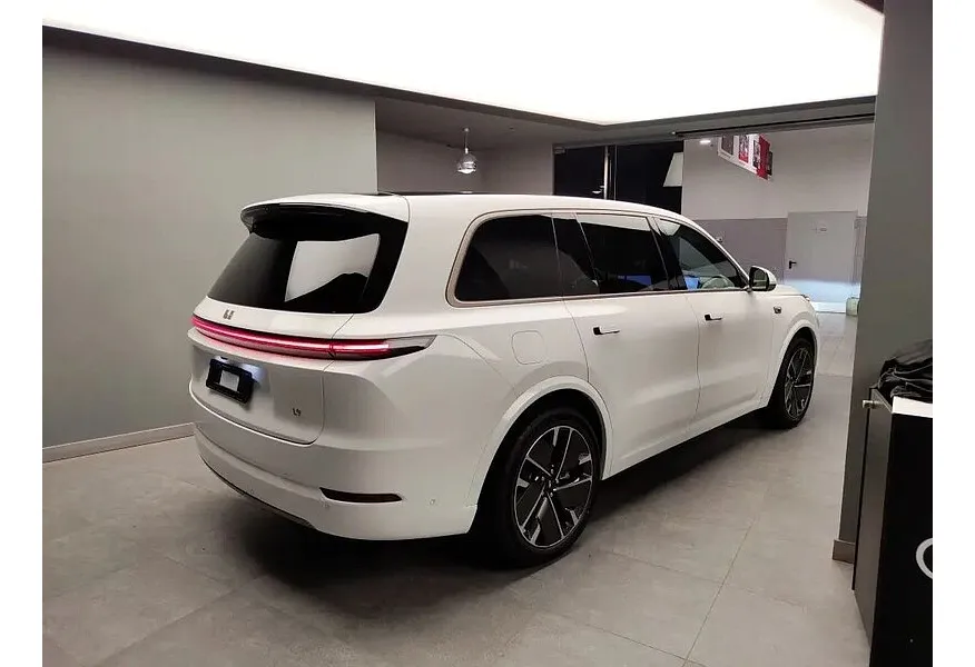 Li Auto L9 1.5 AT 4WD (449 л.с.) Ultra Белый в АВИЛОН. Слайд №5