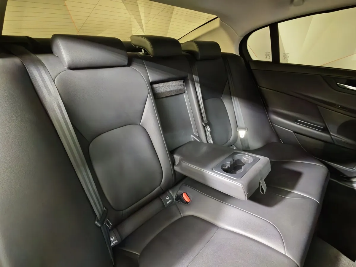 Jaguar XE 2.0 D AT (180 л.с.) Prestige Белый в АВИЛОН. Слайд №17
