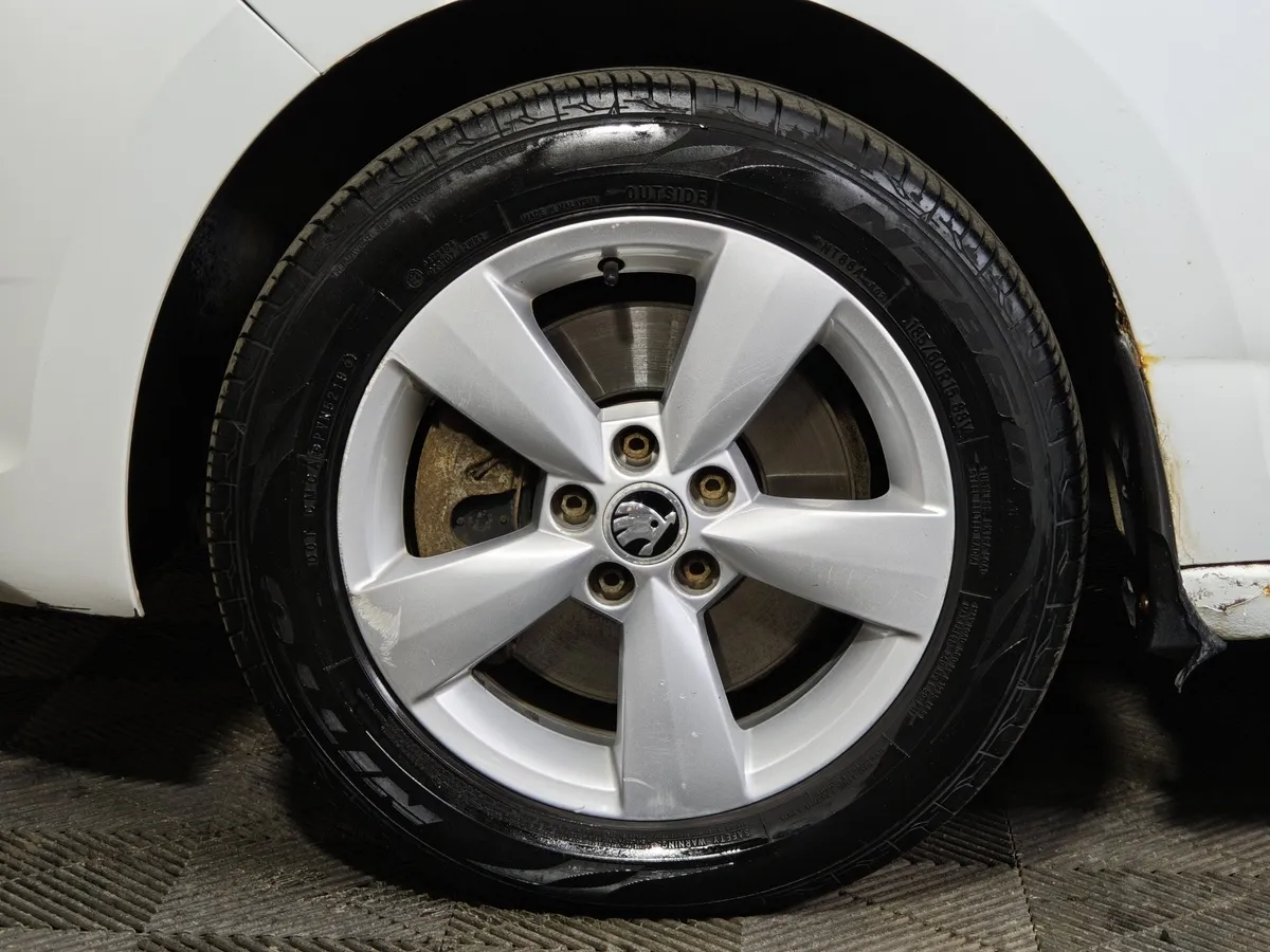 Skoda Rapid 1.4 TSI DSG (122 л.с.) Белый в АВИЛОН. Слайд №9