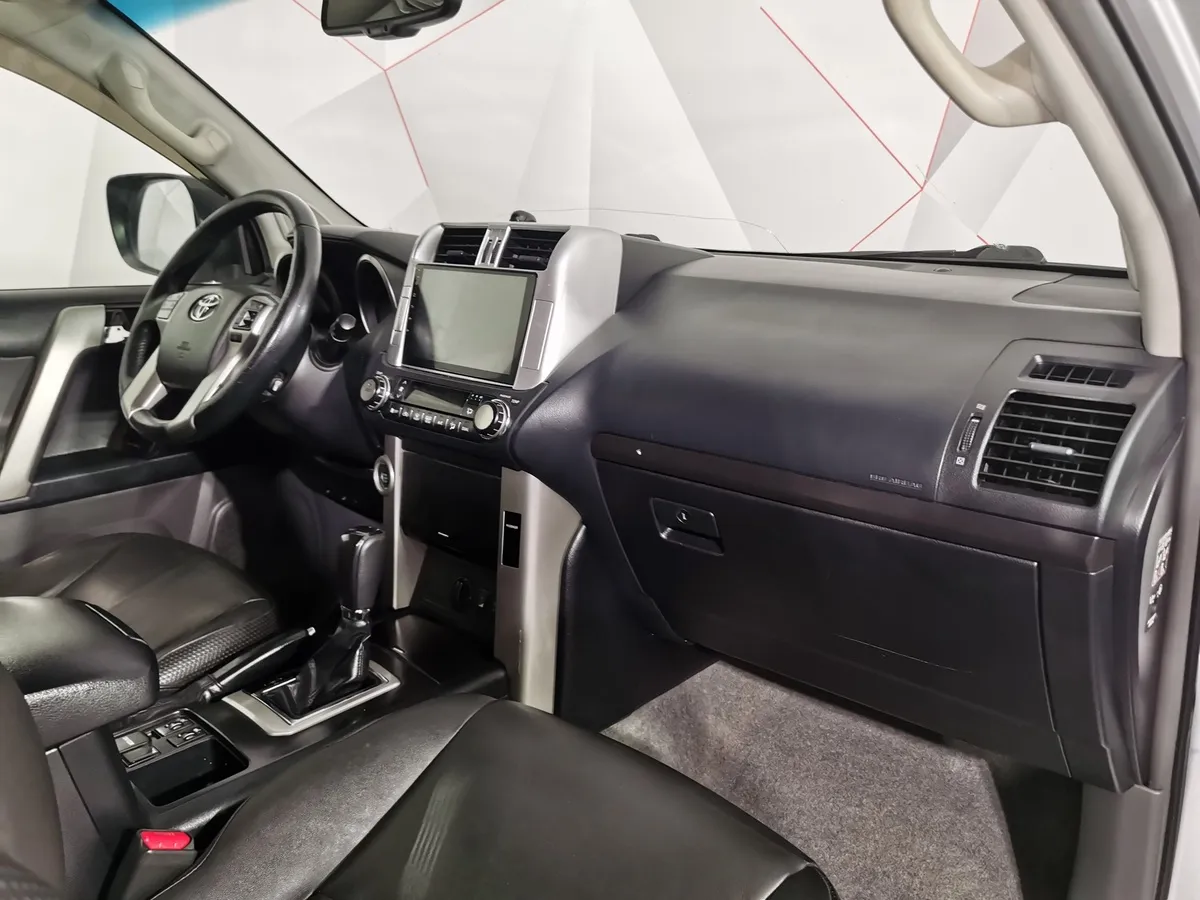 Toyota Land Cruiser Prado 4.0 AT 4WD (282 л.с.) Серебристый в АВИЛОН. Слайд №11