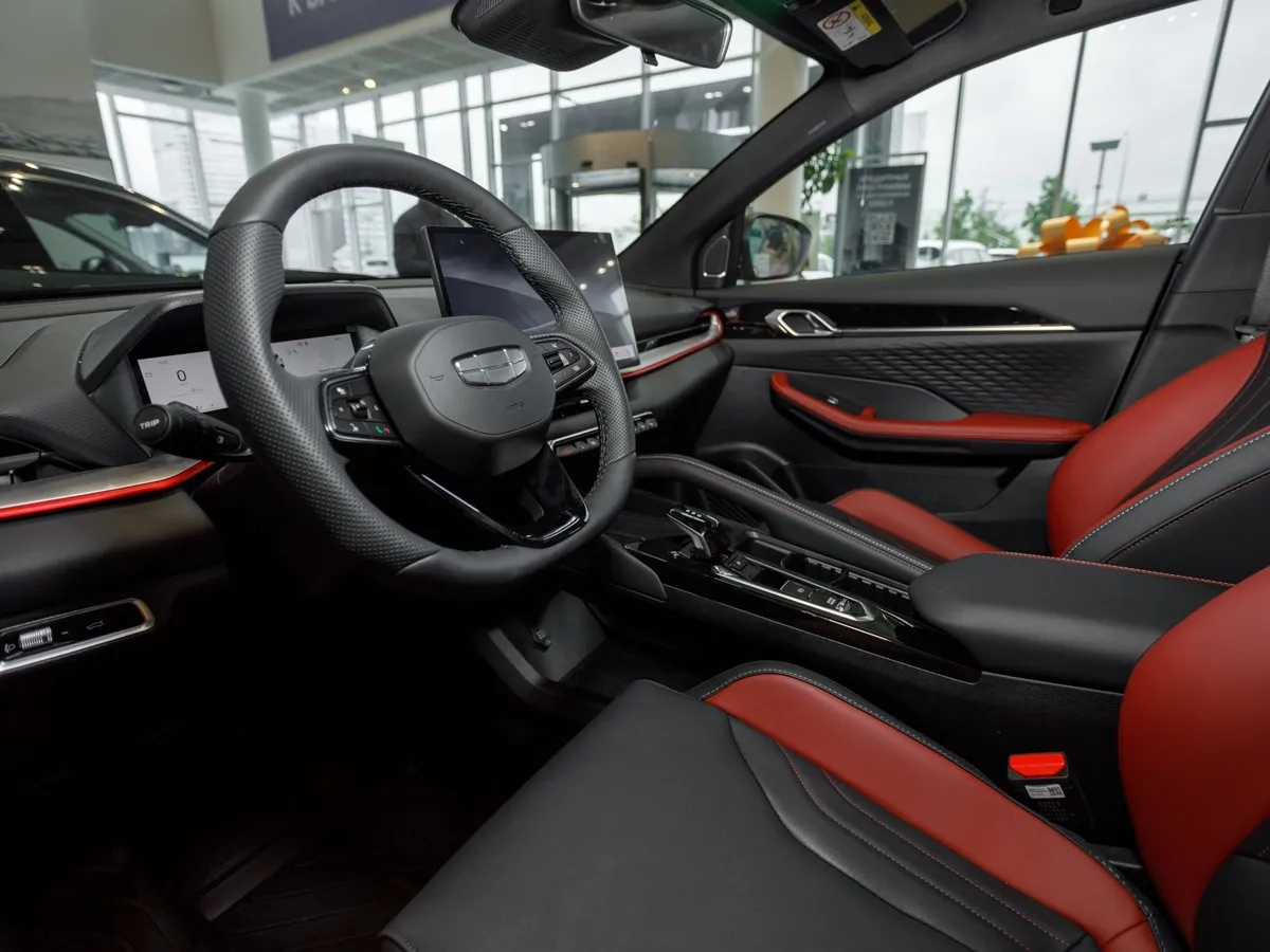 Geely Coolray 1.5T 7DCT (147 л.с.) Эксклюзив Фиолетовый в АВИЛОН. Слайд №6