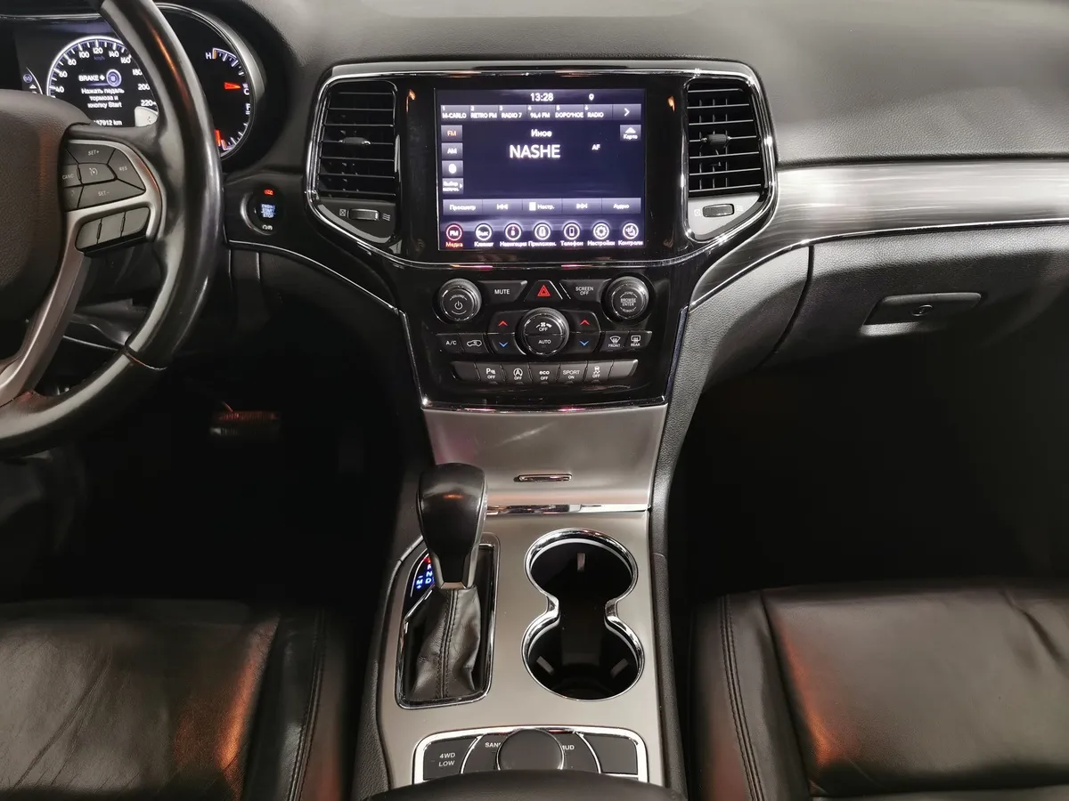Jeep Grand Cherokee 3.0 AT AWD (238 л.с.) Limited Серый в АВИЛОН. Слайд №14