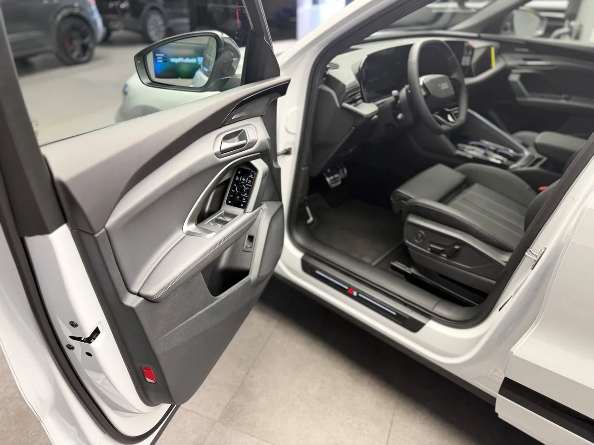 Audi Q5 Sportback 2.0 TFSI S tronic quattro (272 л.с.) Белый в АВИЛОН. Слайд №10