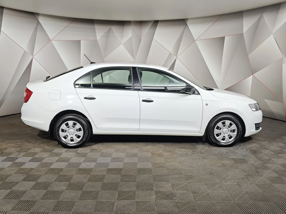 Skoda Rapid 1.6 MT (90 л.с.) Белый в АВИЛОН. Слайд №6