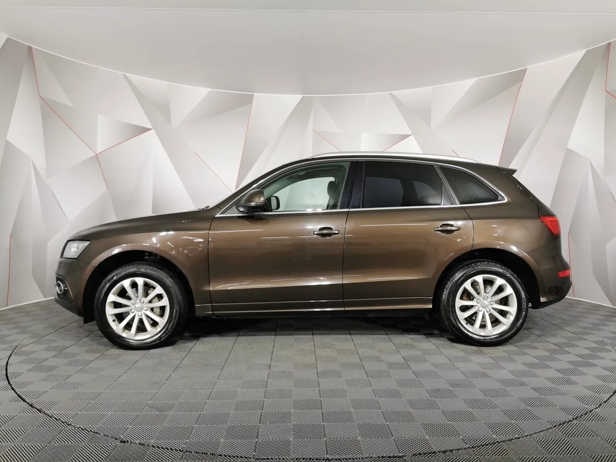 Audi Q5 2.0 TFSI S tronic quattro (249 л.с.) Коричневый в АВИЛОН. Слайд №5