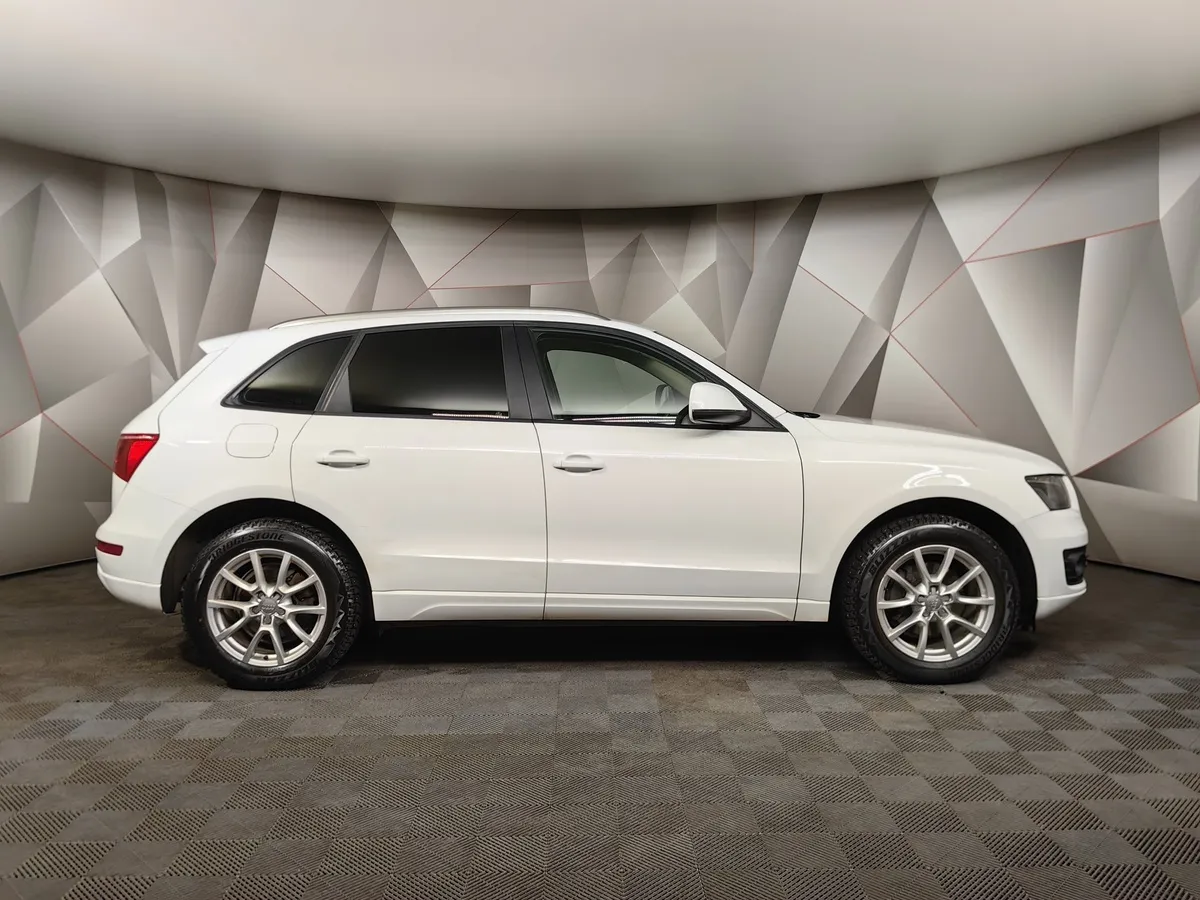 Audi Q5 2.0 TFSI tiptronic quattro (211 л.с.) Белый в АВИЛОН. Слайд №6