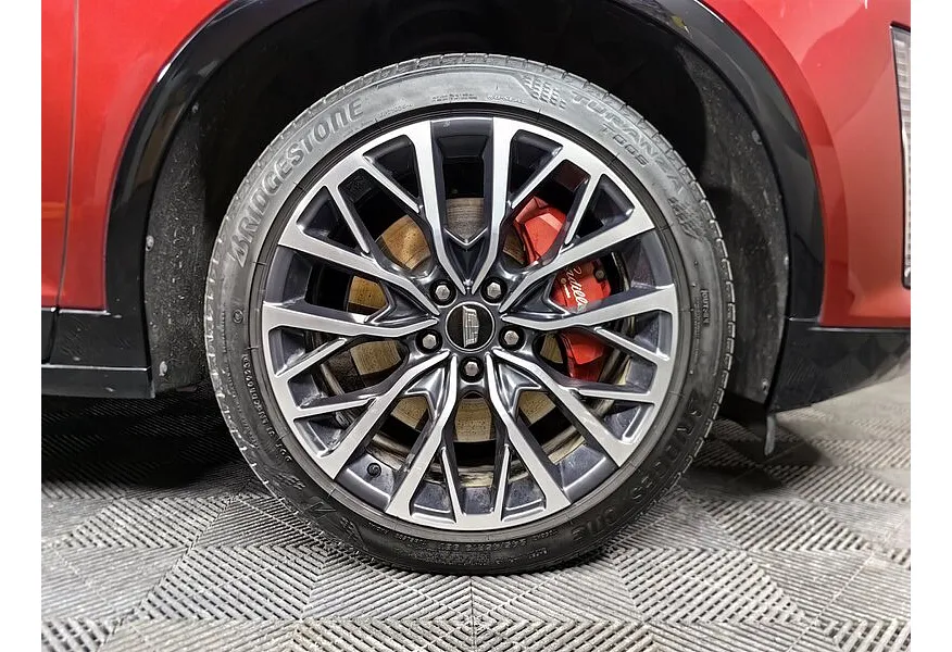 Cadillac GT4 2.0 AT 4WD (230 л.с.) Platinum Красный в АВИЛОН. Слайд №8