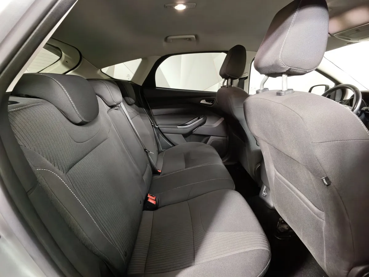 Ford Focus 1.6 PowerShift (125 л.с.) Titanium Серебристый в АВИЛОН. Слайд №15