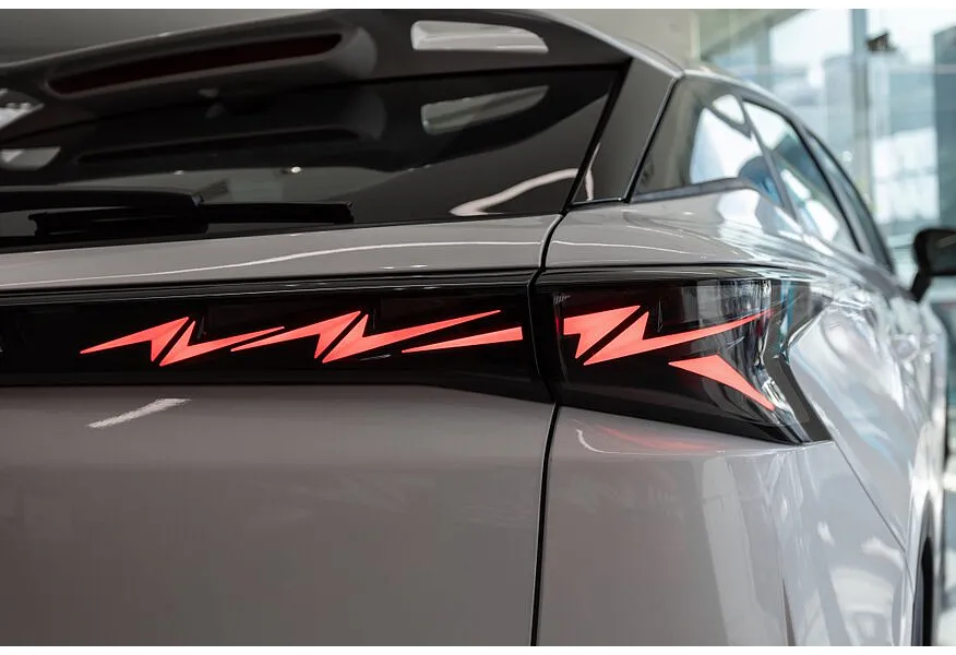 Omoda C5 1.5T DCT FWD (147 л.с.) Драйв Белый в АВИЛОН. Слайд №15