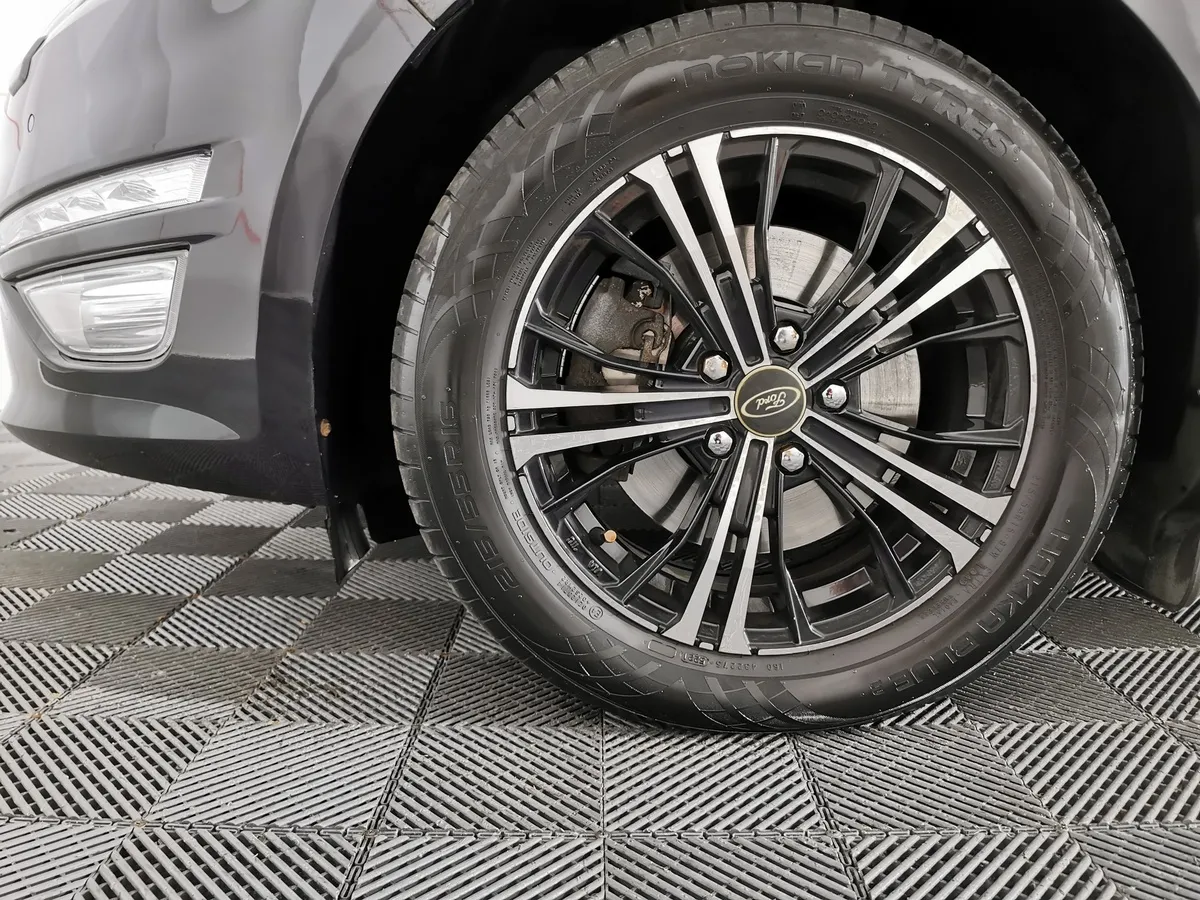 Ford Mondeo 2.0 EcoBoost PowerShift (200 л.с.) Titanium Черный в АВИЛОН. Слайд №9