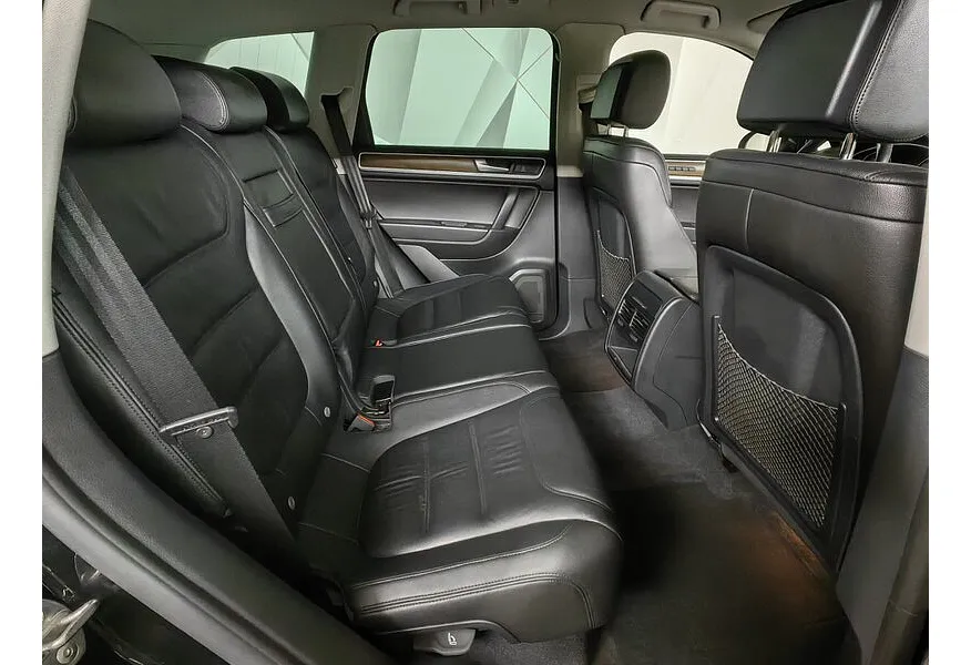 Volkswagen Touareg 3.0 TDI Tiptronic 4Motion (245 л.с.) V6 TDI Черный в АВИЛОН. Слайд №16
