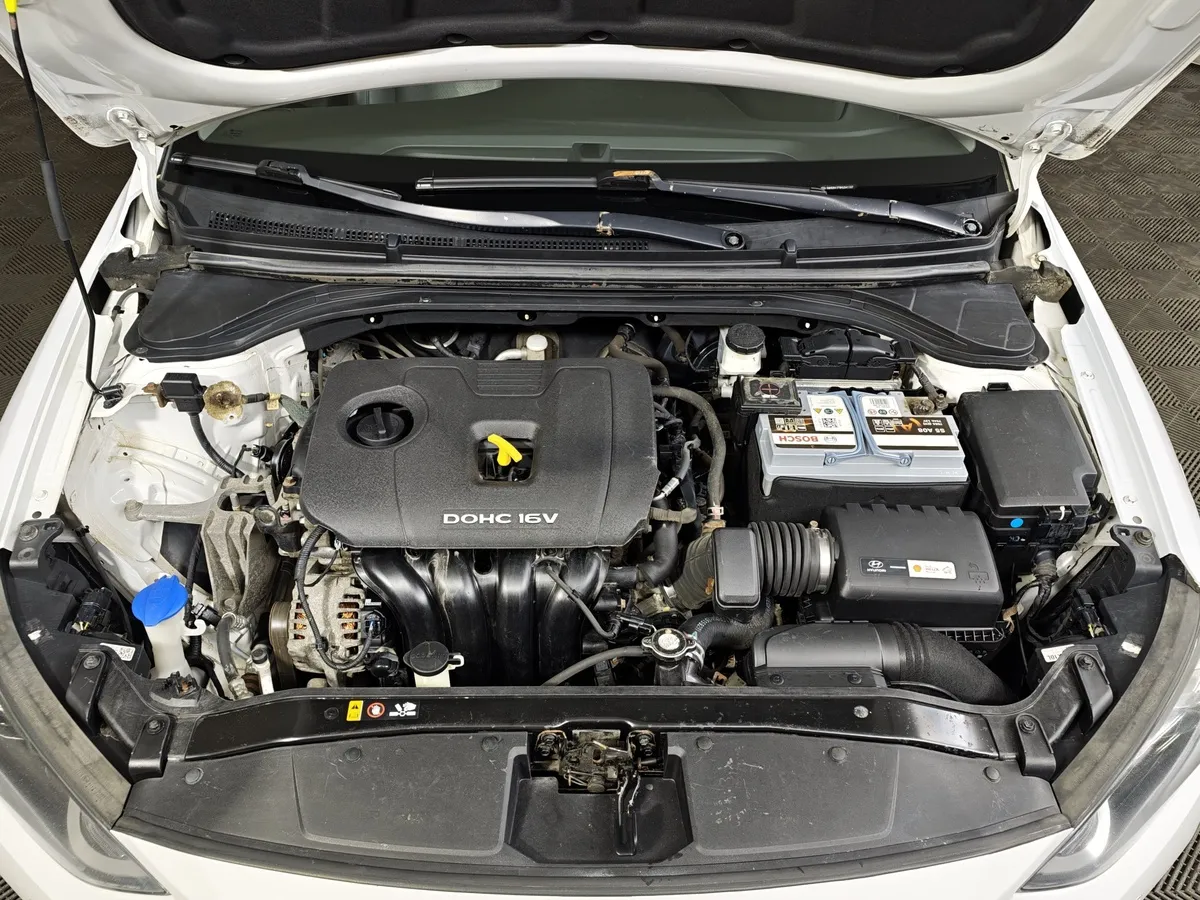 Hyundai Elantra 2.0 - 6AT (150 л.с.) Elegance + Style Белый в АВИЛОН. Слайд №11