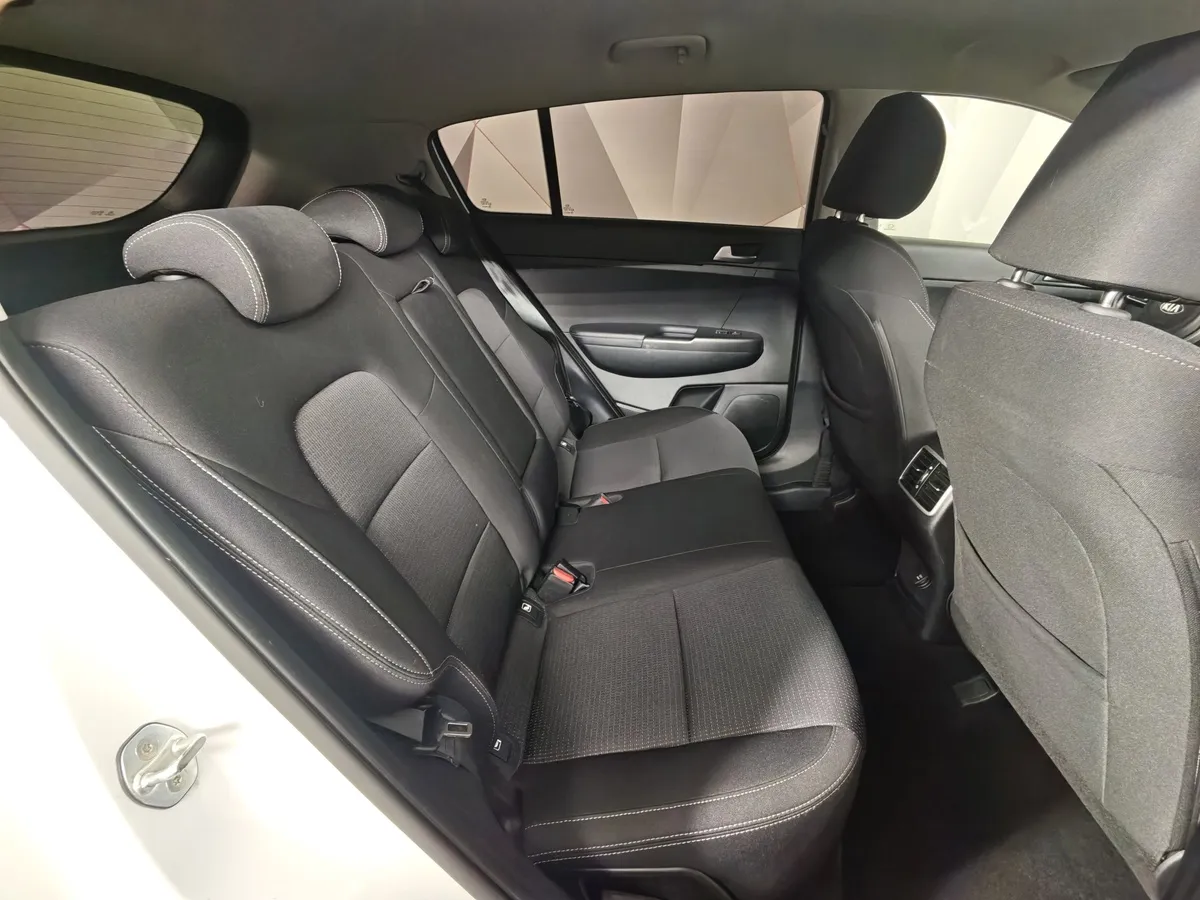 Kia Sportage 2.0 MPI AT 4WD (150 л.с.) Luxe Белый в АВИЛОН. Слайд №16