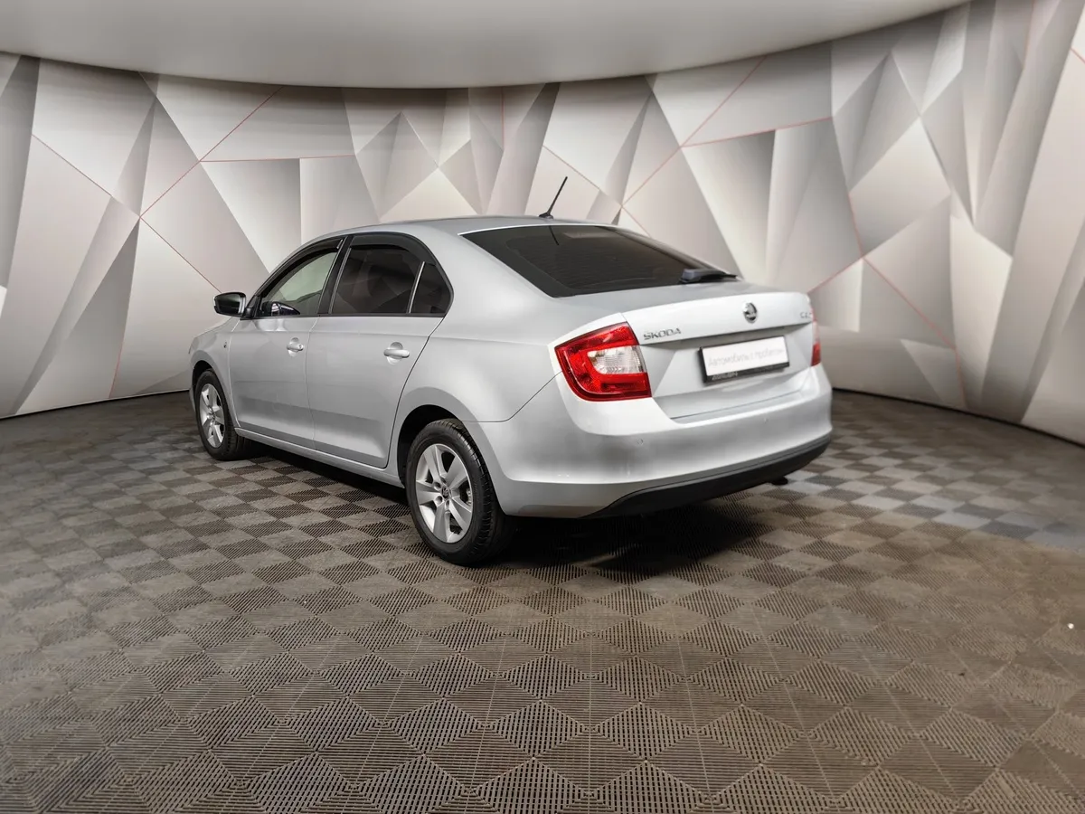 Skoda Rapid 1.6 MT (105 л.с.) Серебристый в АВИЛОН. Слайд №4