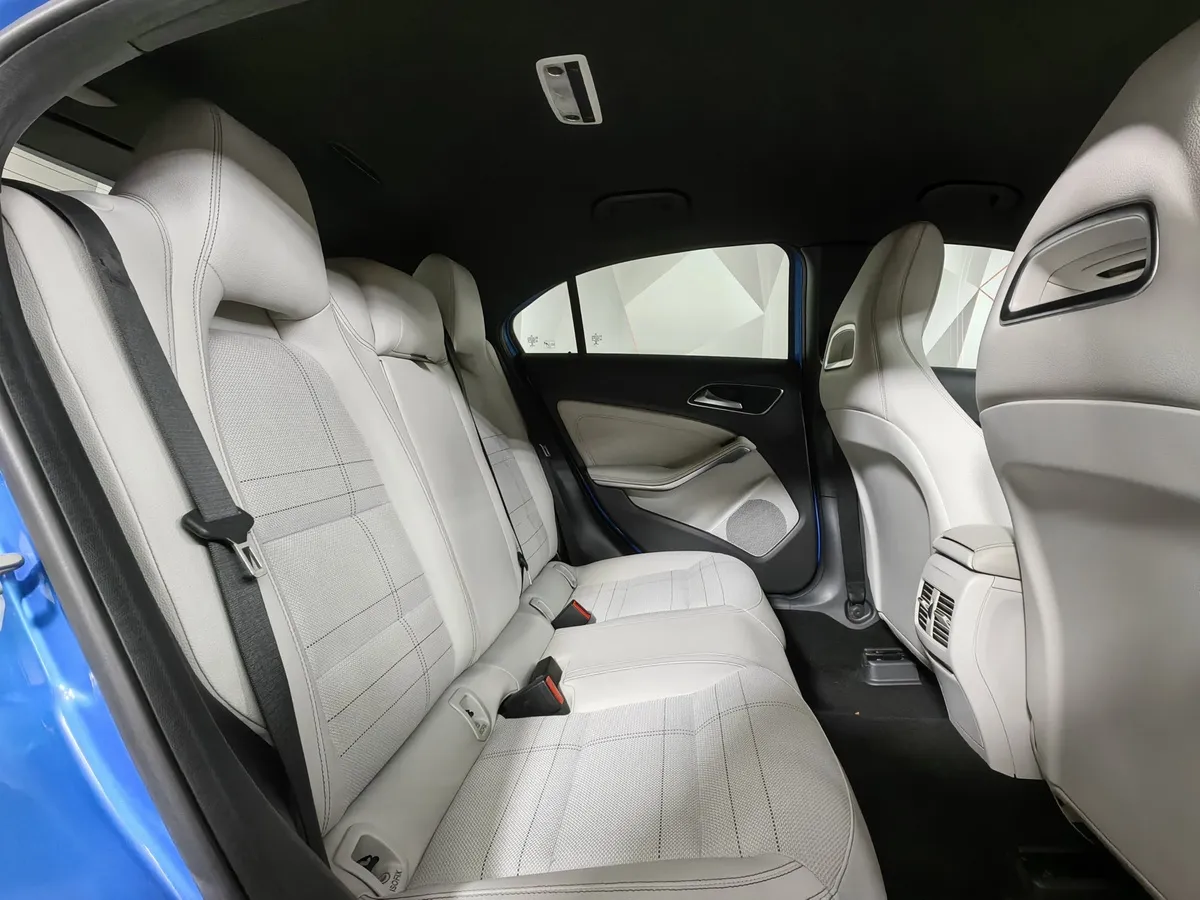 Mercedes-Benz A-Класс 180 7G-DCT (122 л.с.) Голубой в АВИЛОН. Слайд №15