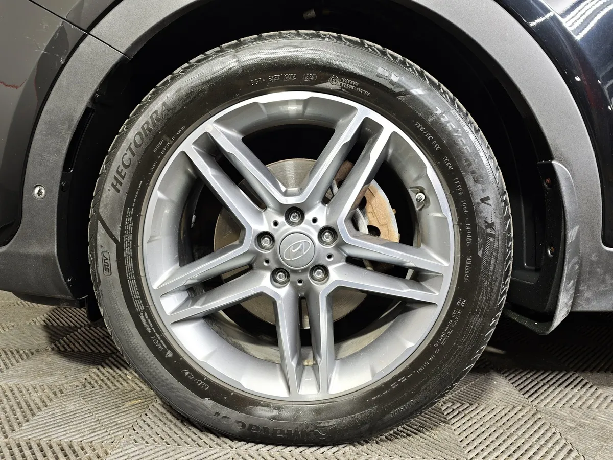 Hyundai Santa Fe 2.2 CRDi AWD 8AT (200 л.с.) High-Tech Черный в АВИЛОН. Слайд №9