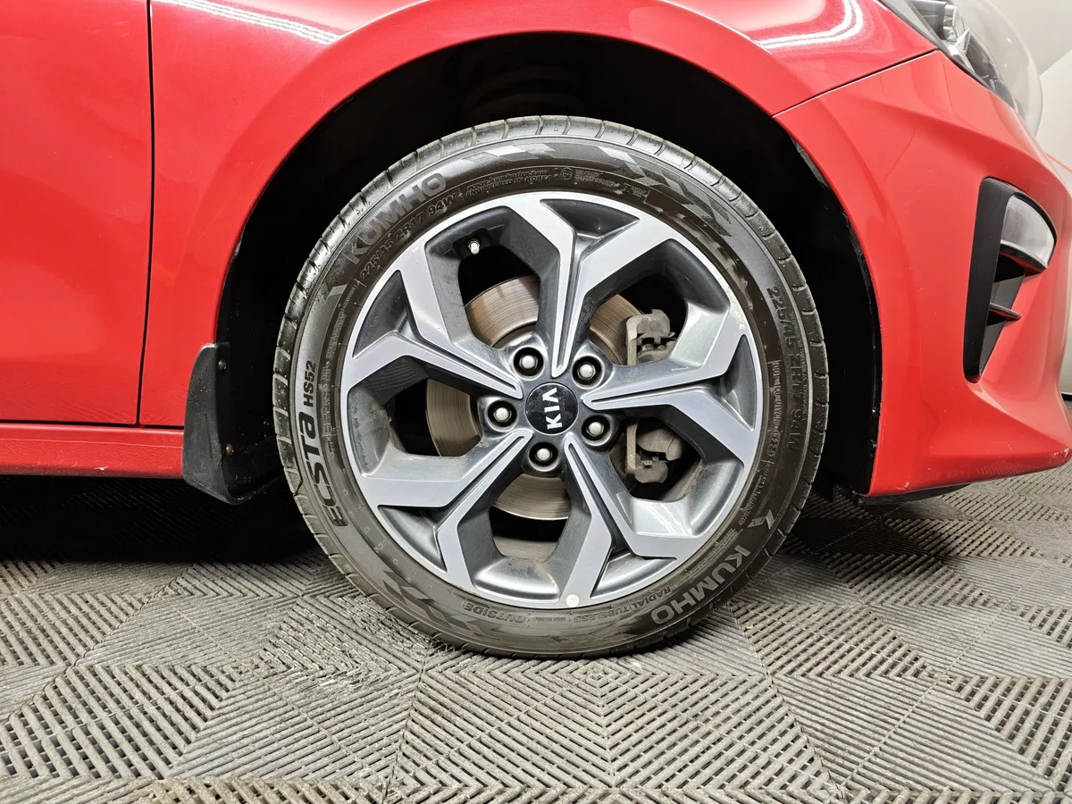 Kia Ceed 1.6 MPI AT (128 л.с.) Prestige Красный в АВИЛОН. Слайд №9