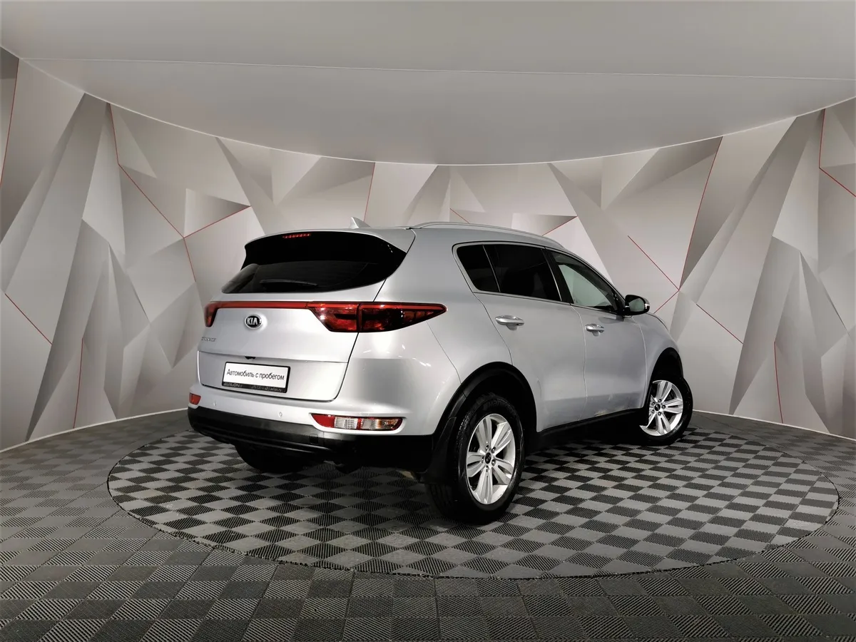 Kia Sportage 2.0 AT (150 л.с.) Серебристый в АВИЛОН. Слайд №2