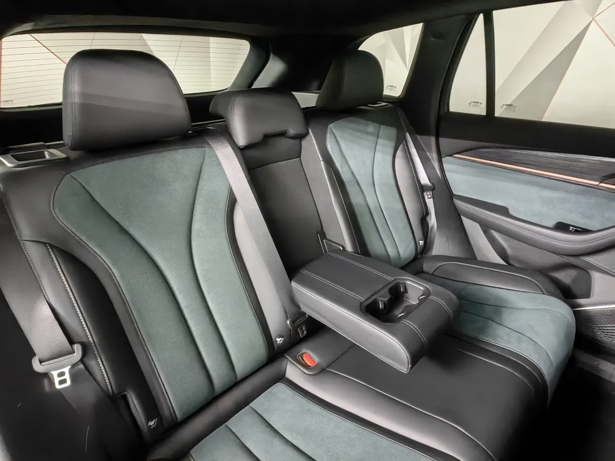 Geely Monjaro 2.0T 8AT 4WD (238 л.с.) Exclusive Синий в АВИЛОН. Слайд №17