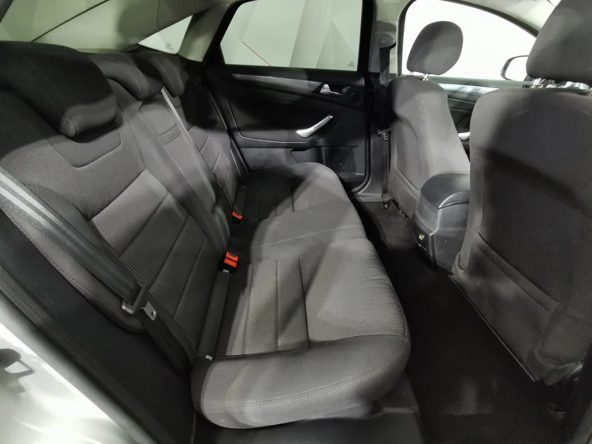 Ford Mondeo 2.3 AT (161 л.с.) Ambiente Серебристый в АВИЛОН. Слайд №15
