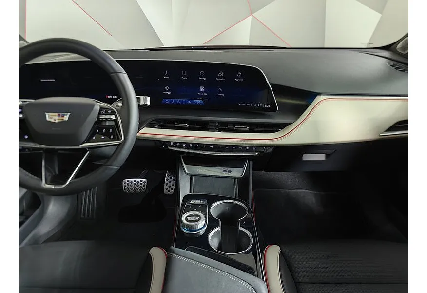 Cadillac GT4 2.0 AT 4WD (230 л.с.) Platinum Красный в АВИЛОН. Слайд №14