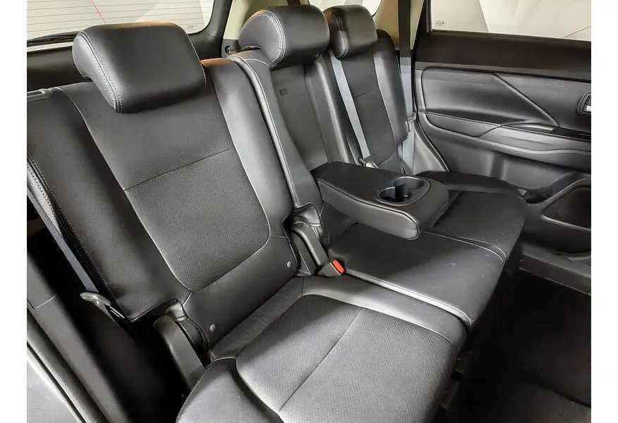 Mitsubishi Outlander 2.0 CVT 4WD (146 л.с.) Серый в АВИЛОН. Слайд №17